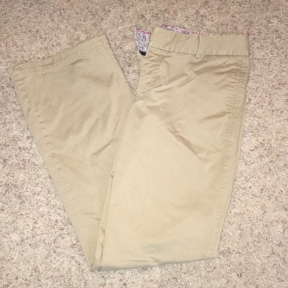 Dockers khaki pants in “favorite fit” size 6